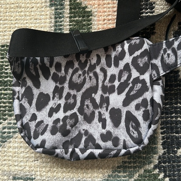 Herschel Supply Co snow leopard belt bag - Picture 3 of 6
